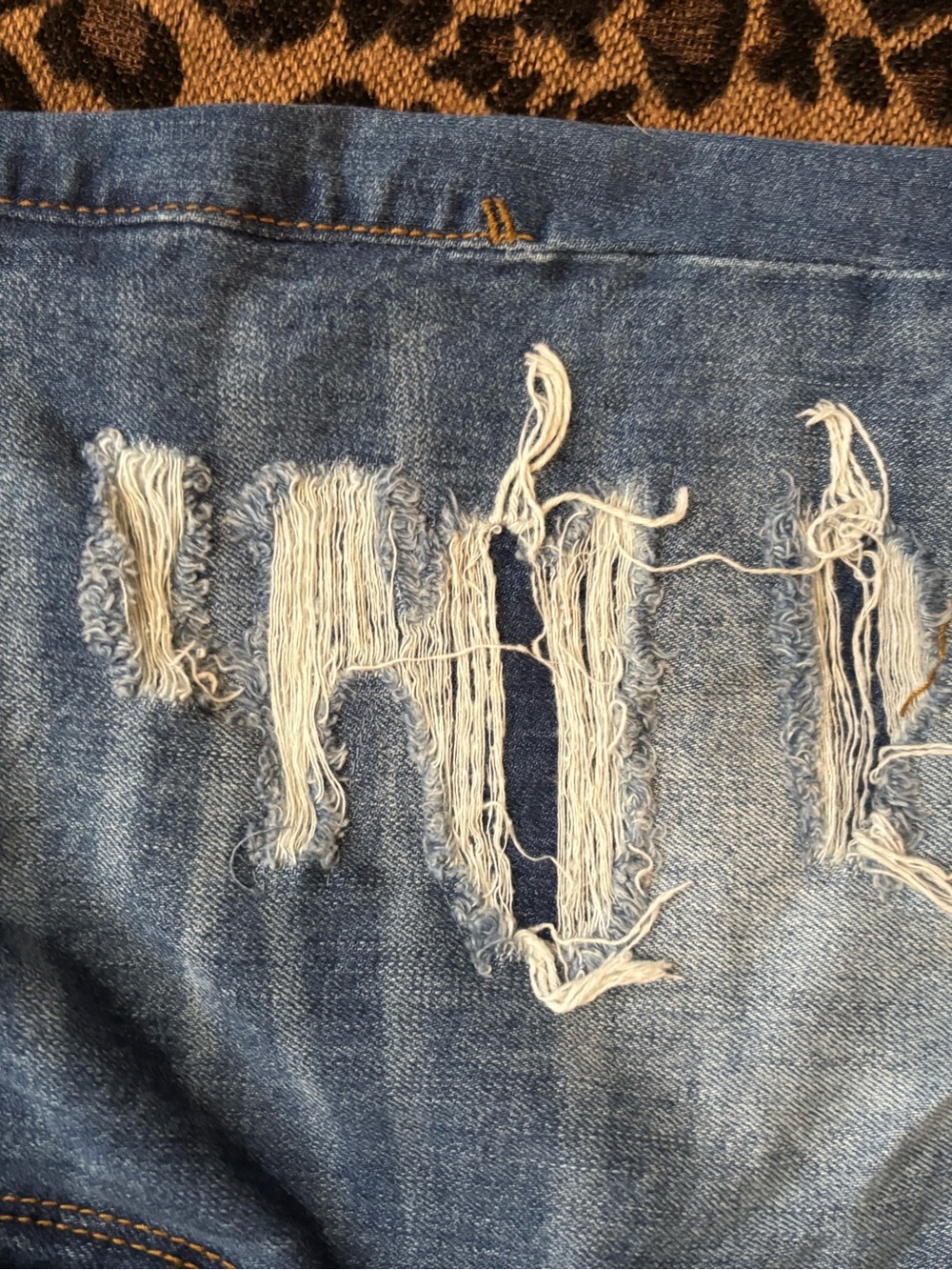 Mudd High-Rise woman’s Distressed Blue Denim Jeans - Picture 4 of 6